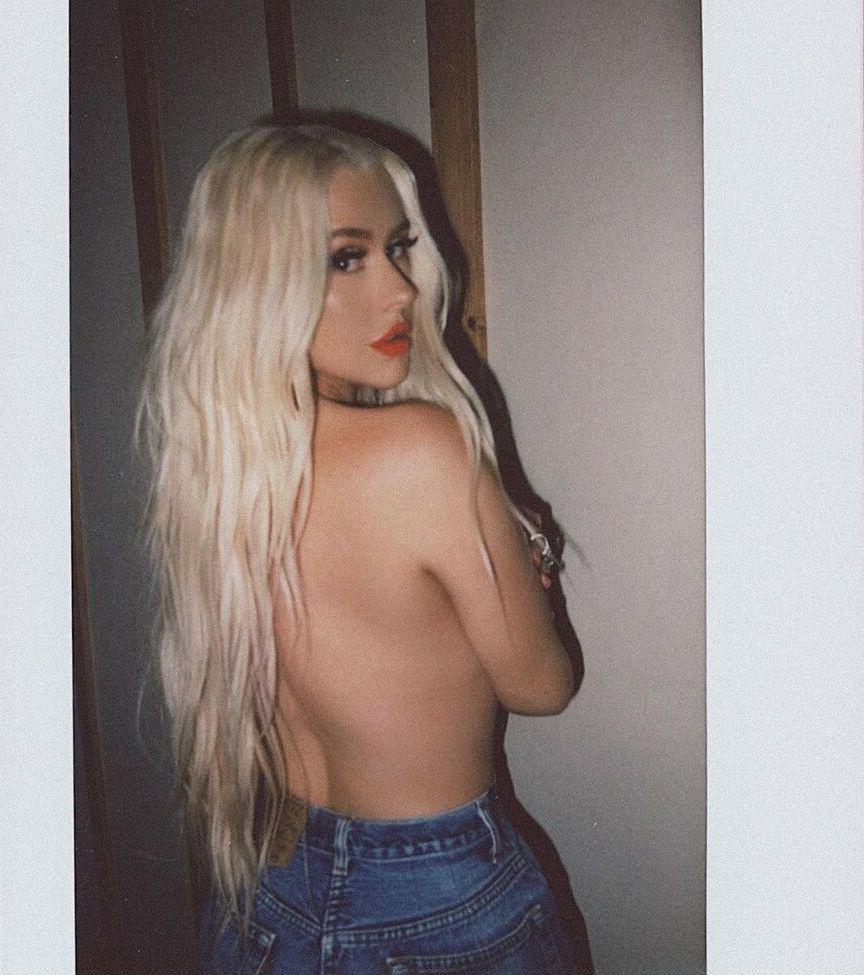 25P Christina Aguilera nude