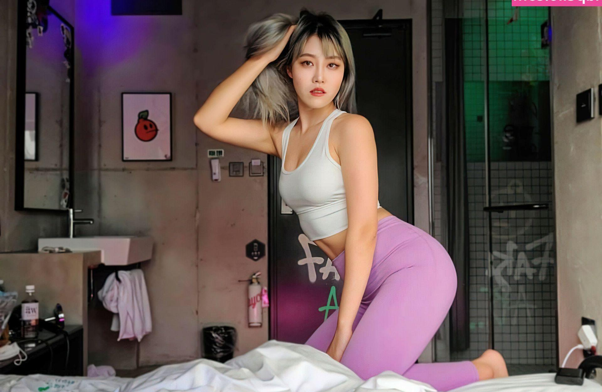 25P Yuggie_TV nude