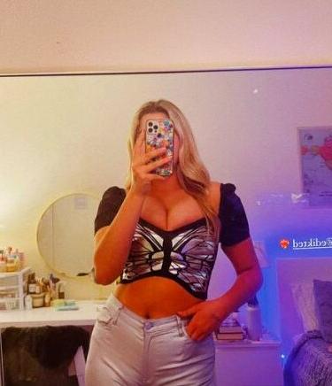 19P Emma Topp nude
