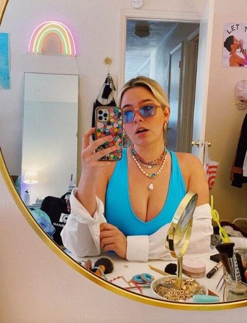 19P Emma Topp nude