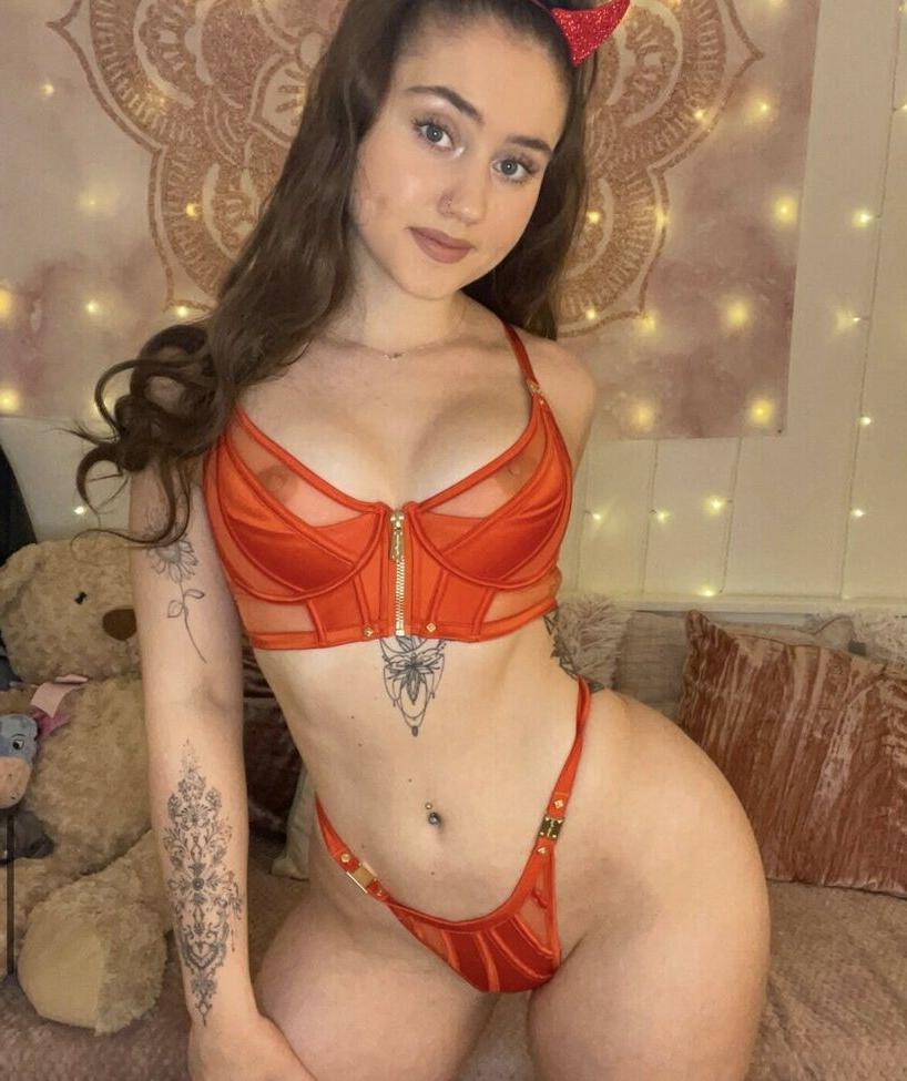 25P Oliviarosefitt nude