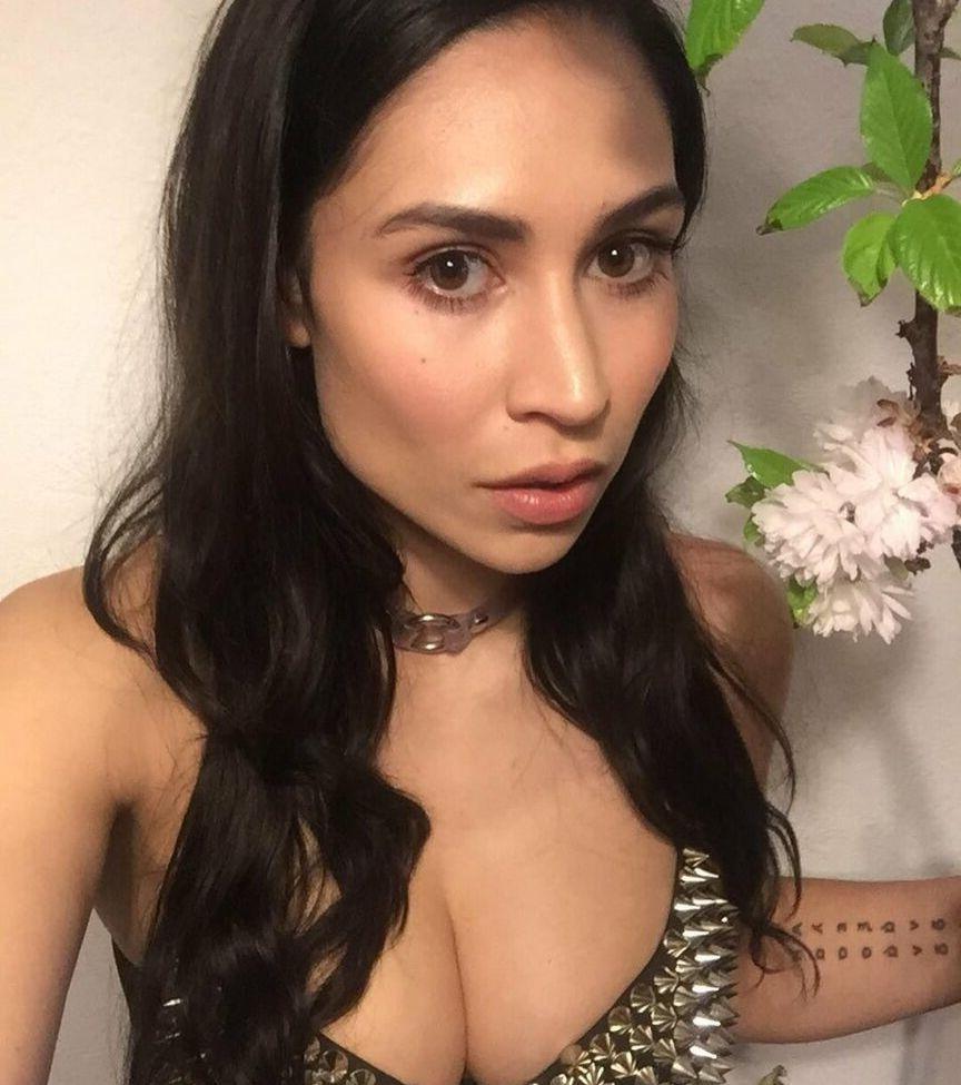 25P Cassie Steele nude