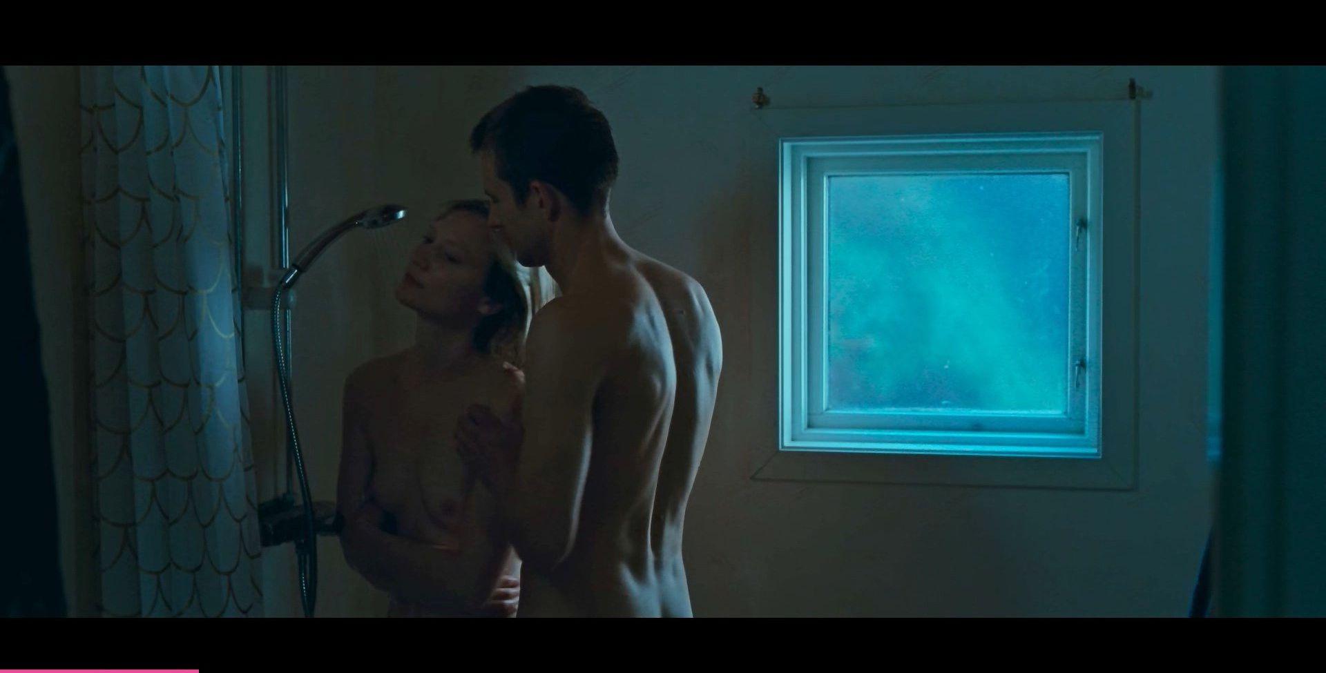 10P Mia Wasikowska nackt