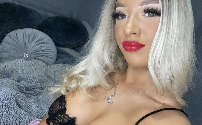 18P Neve Ellel nude
