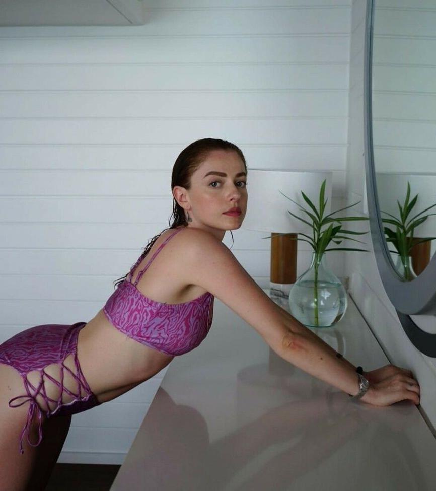 20P Annalisa Scarrone nude