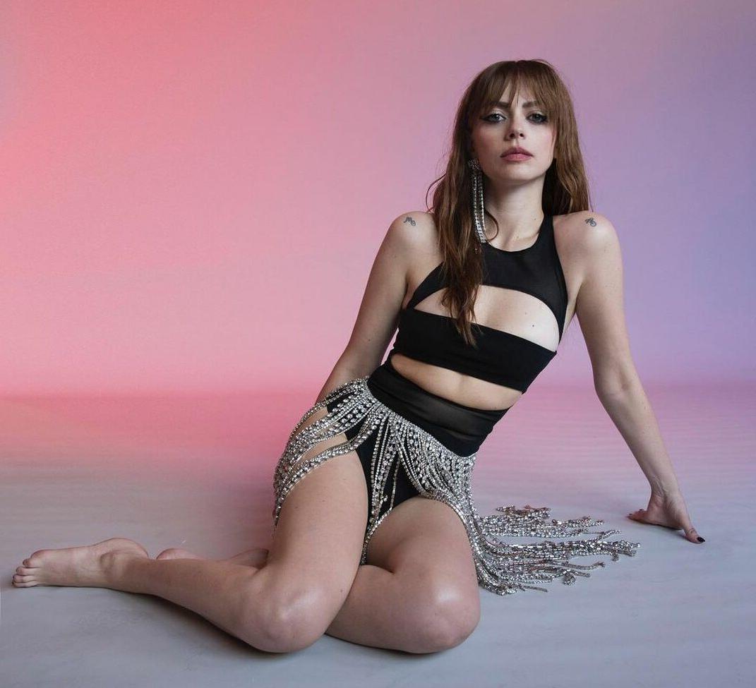 20P Annalisa Scarrone nude