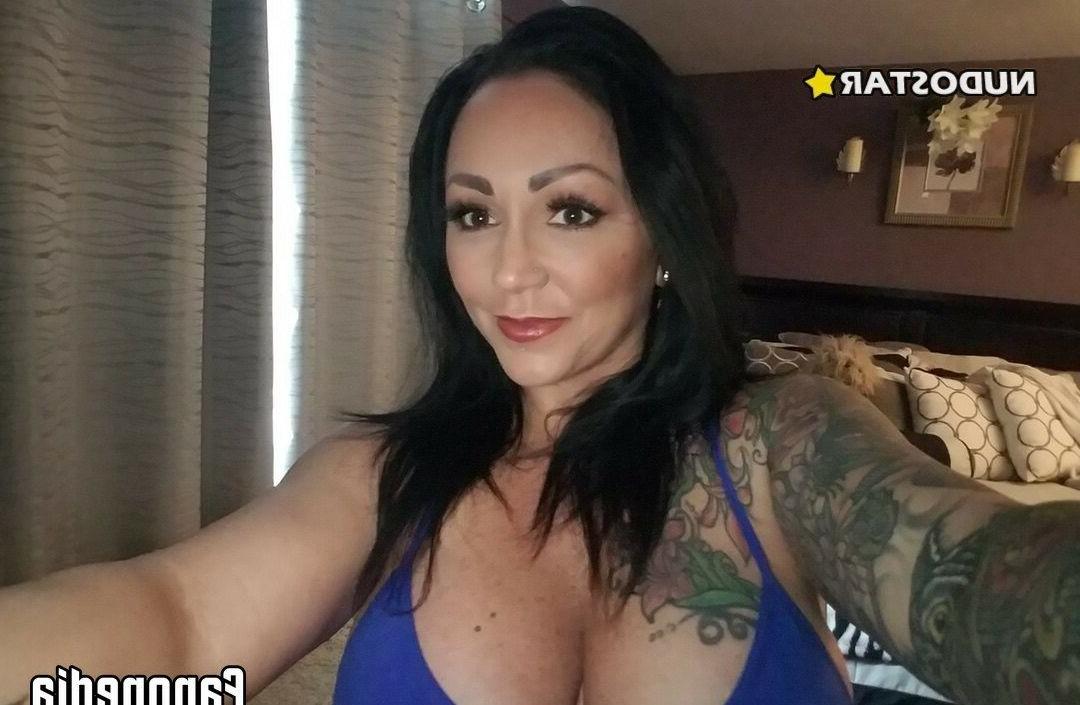 9P Ashton Blake nude