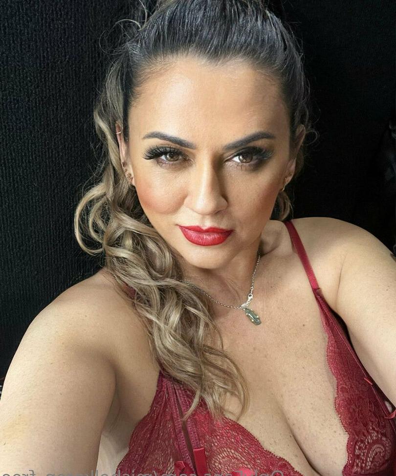 25P Mishel nude
