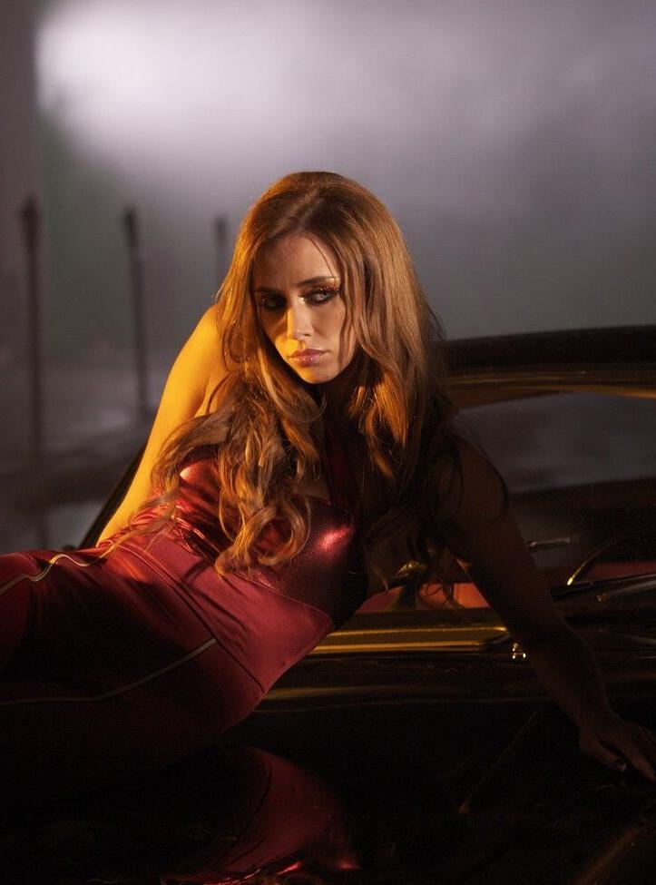 25P Una Healy nude