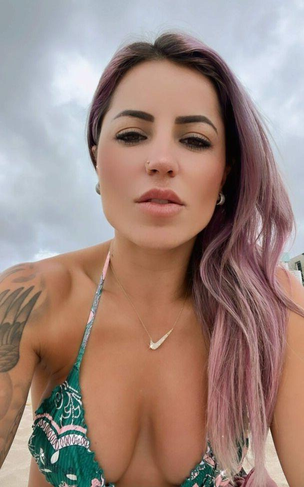 25P Leticia Bufoni nude