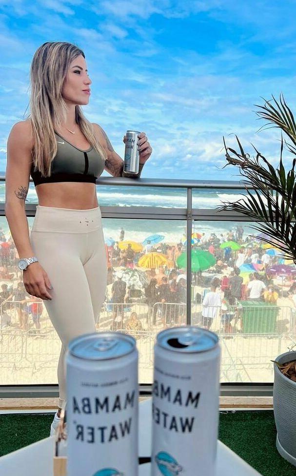 25P Leticia Bufoni nude