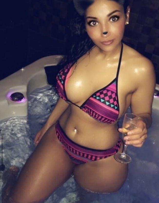 23P Karima La Rbz nude