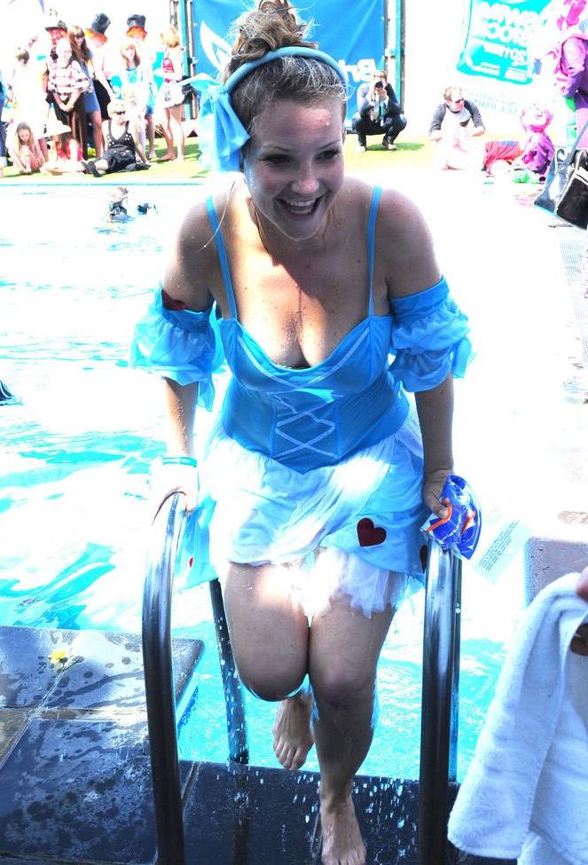 25P Helen Skelton nude
