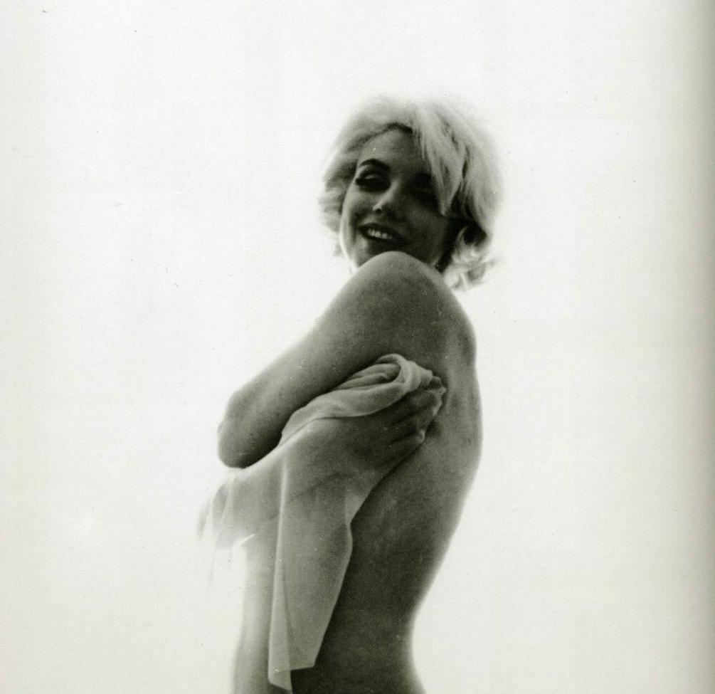 25P Marilyn Monroe nude