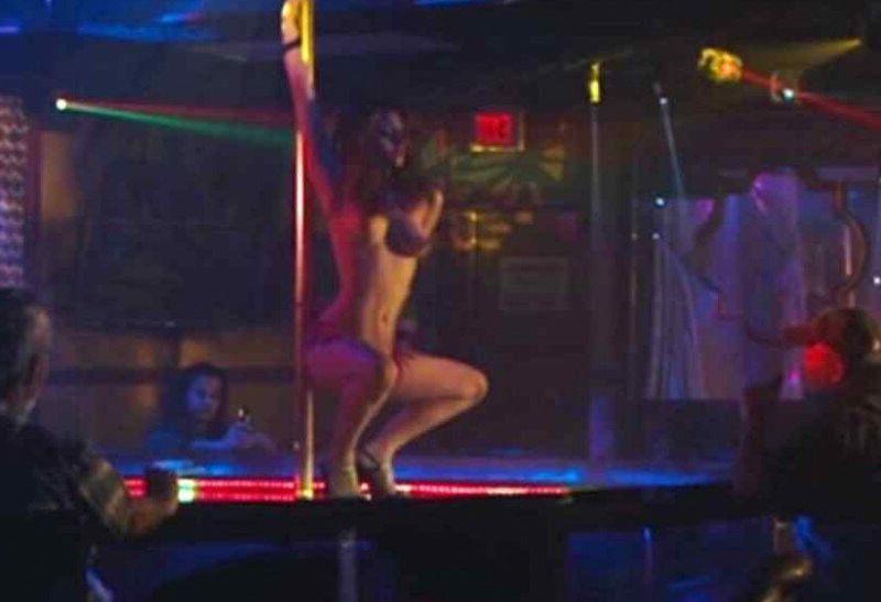 5P India Eisley nackt