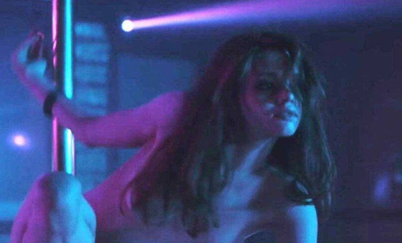 5P India Eisley nackt