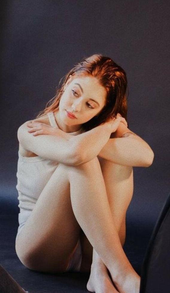 25P Ananda Morais nude