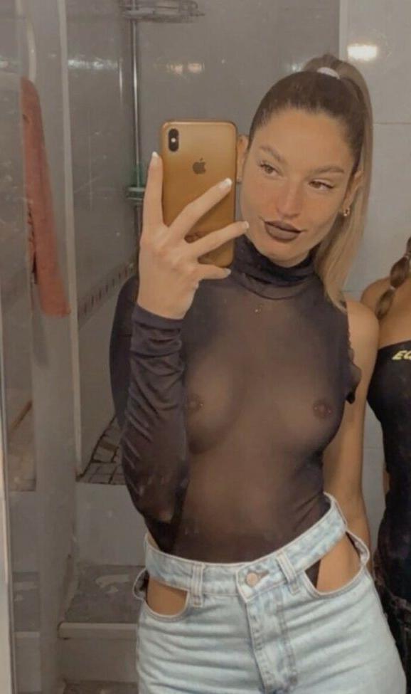 7P Dani U nude