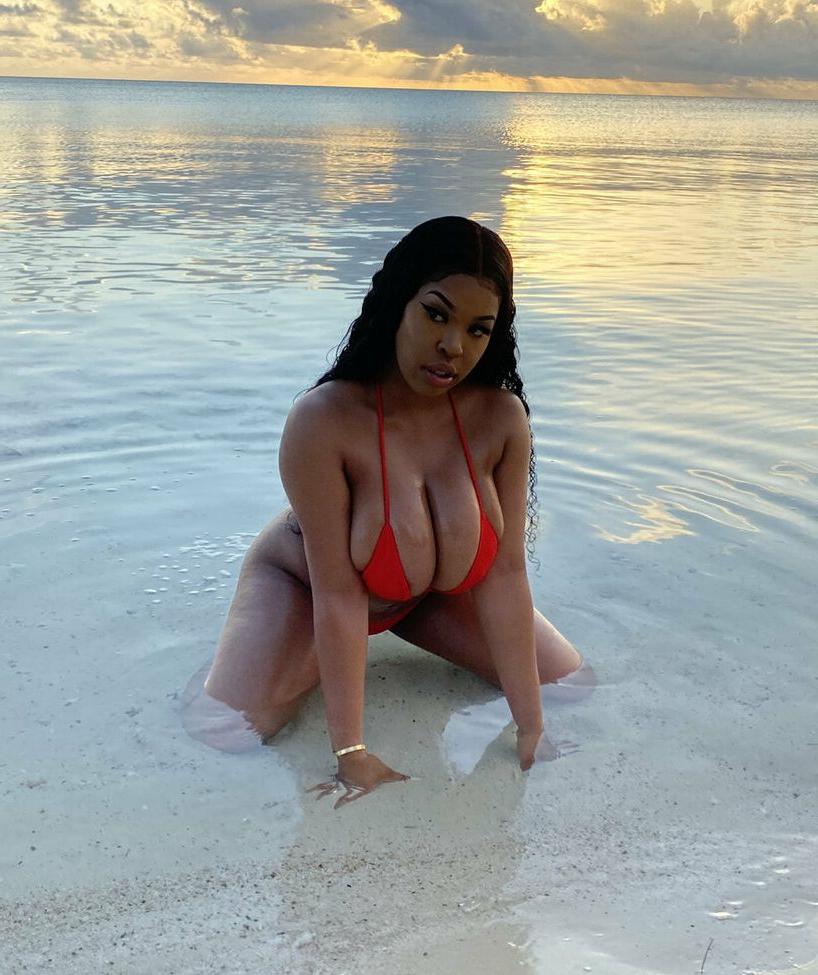 25P Aryana nude