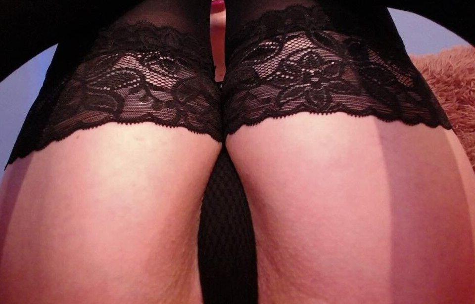 11P Girlhomealone nude
