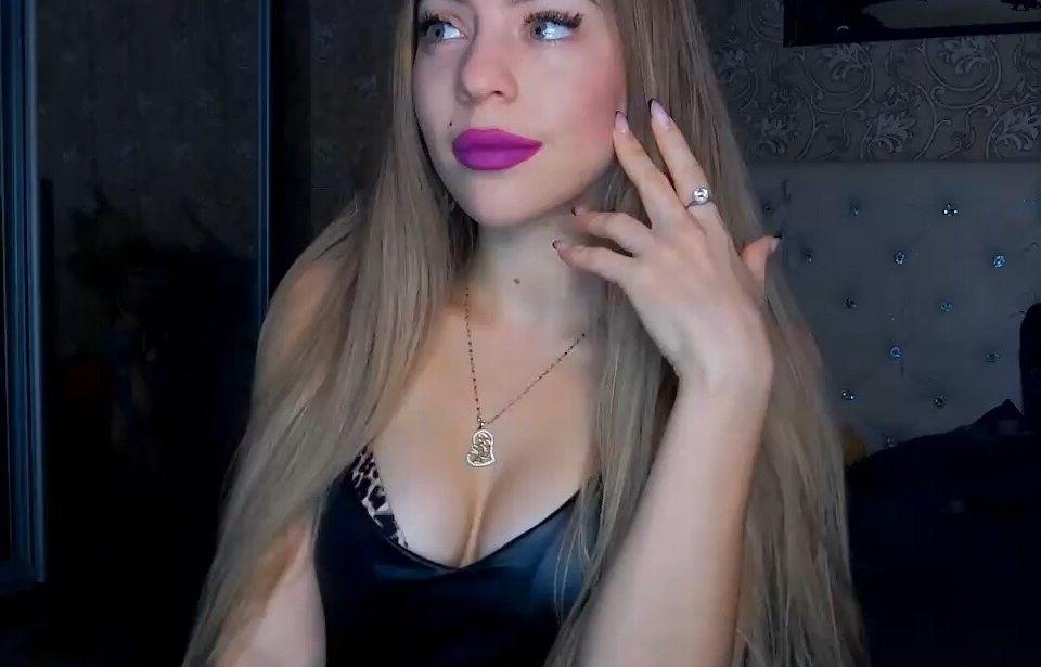 11P Girlhomealone nude