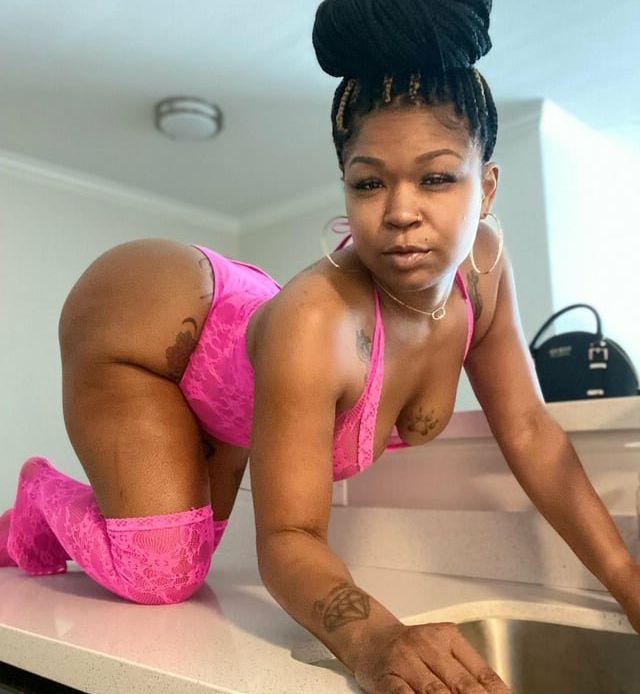21P Diamond Monroe nude