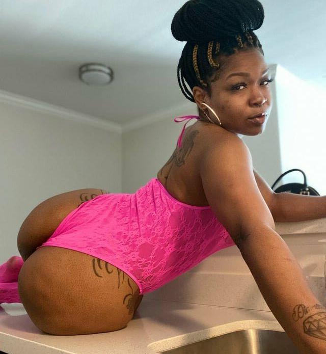 21P Diamond Monroe nude