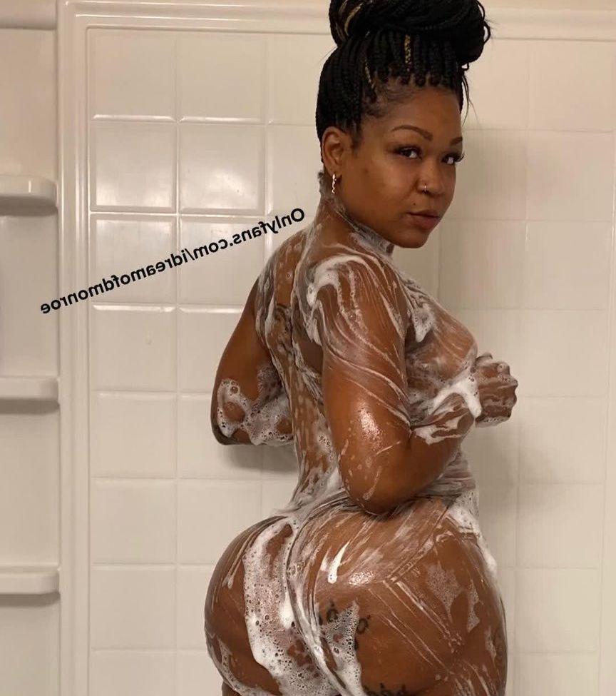 21P Diamond Monroe nude