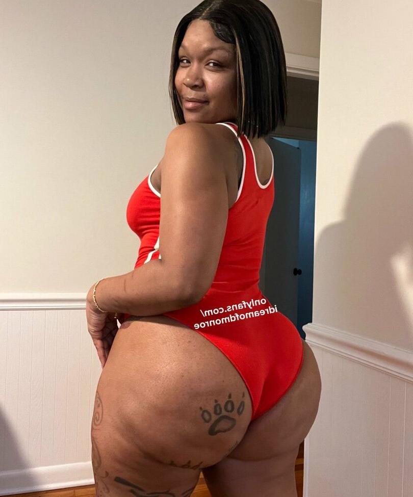 21P Diamond Monroe nude