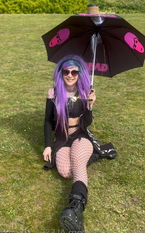25P Alessa Savage nude