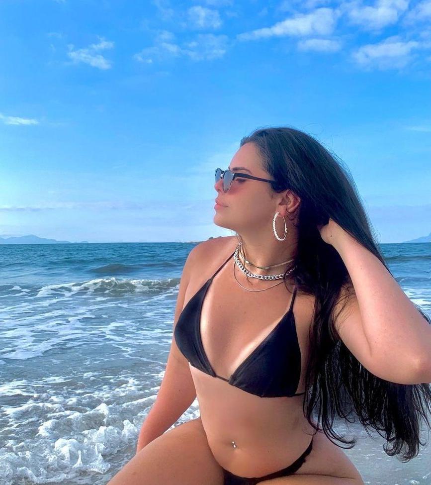 25P Christina Cleon nude