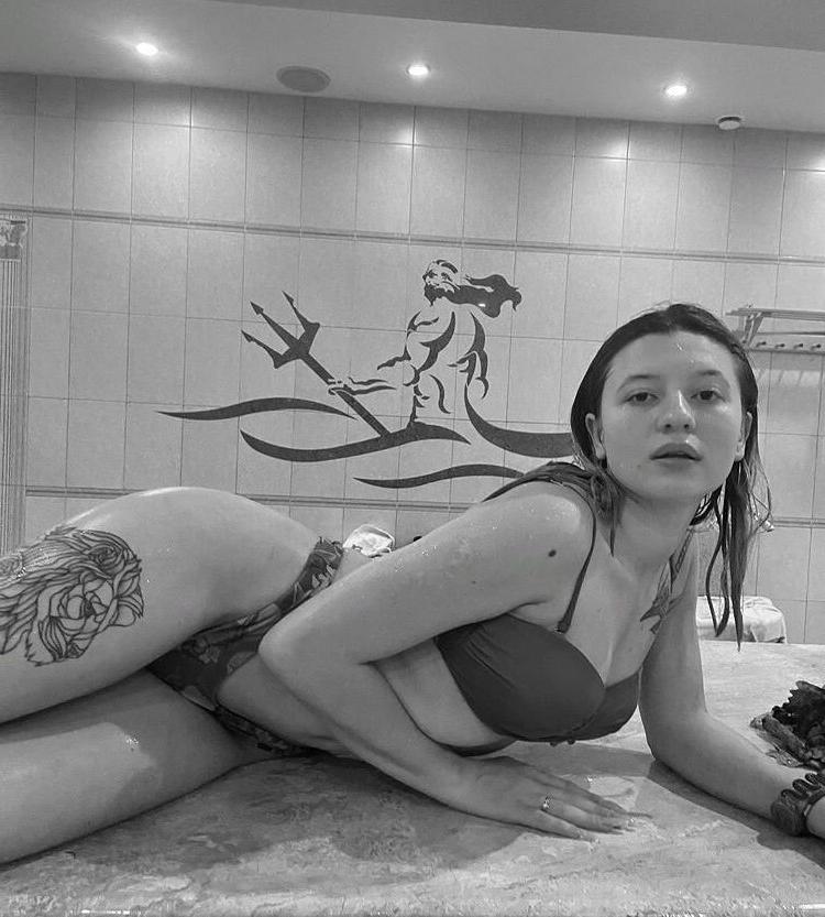 11P Kiwichka nude