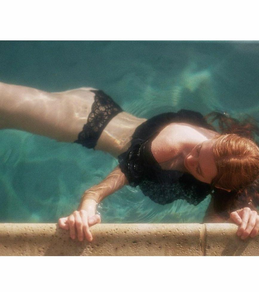 25P Holly Hicks nude