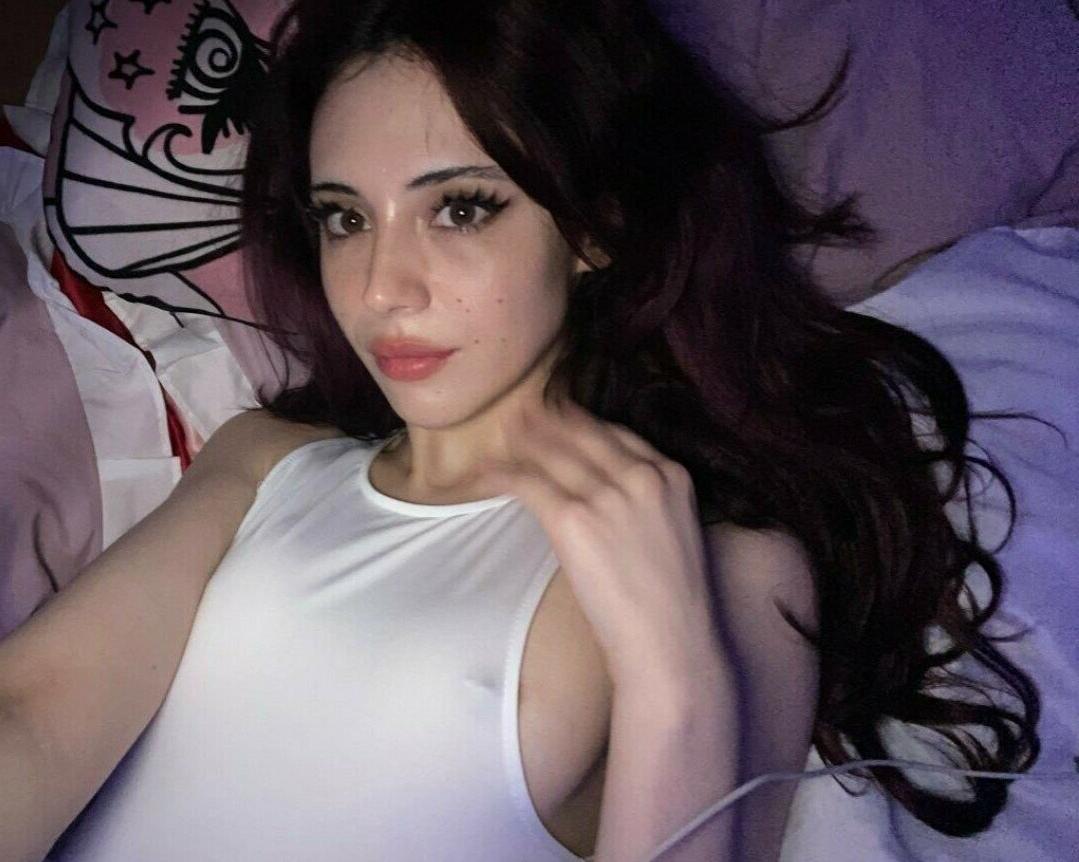 25P Mina Bell nude