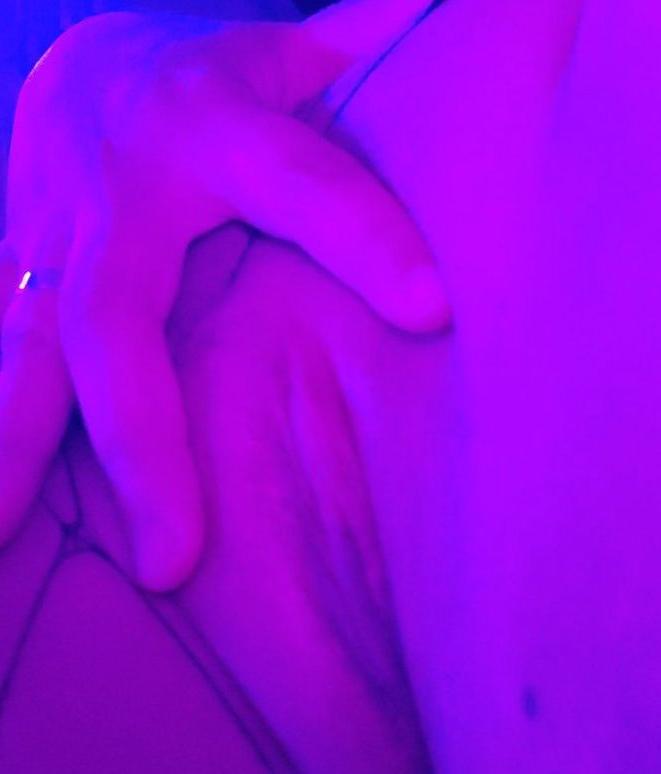 25P Isa Castro nude