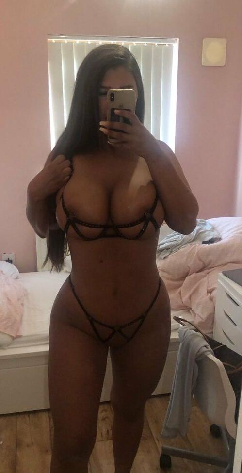 25P Sarah Coughlan nude
