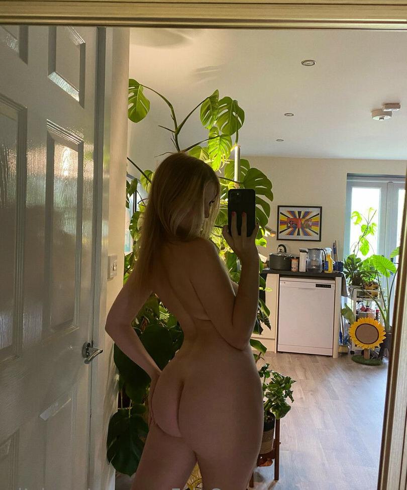 25P Alex Clark nude