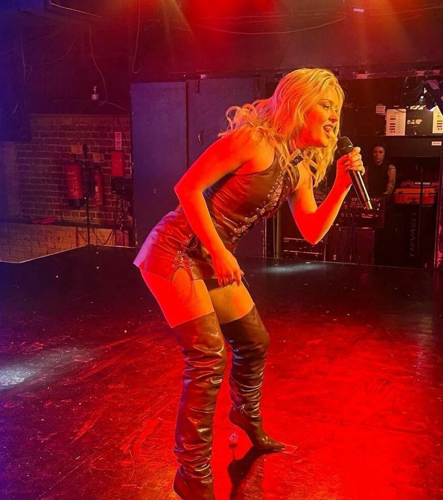 25P Zara Larsson nude