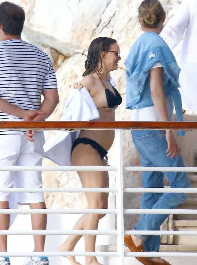 25P Natalie Portman nude
