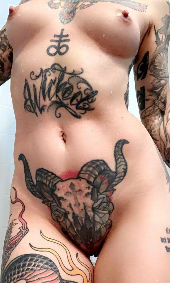 25P Malice Mcmunn nude