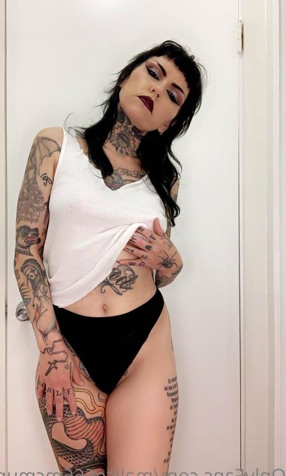 25P Malice Mcmunn nude