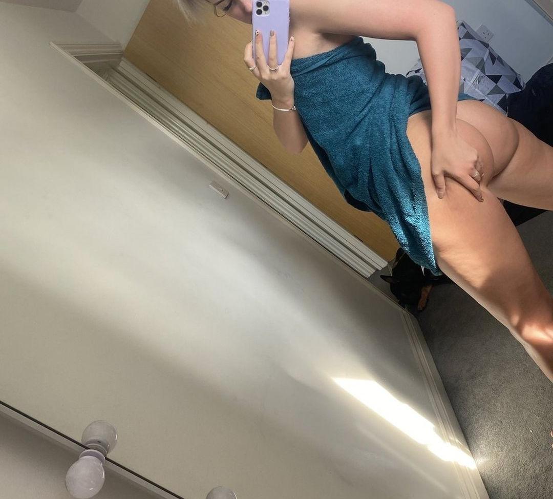 23P Izzymiddltn nude