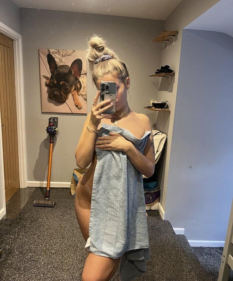 23P Izzymiddltn nude