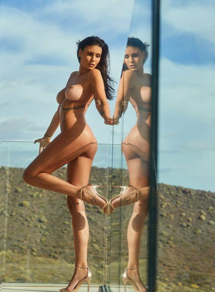 25P Natasha Nesci nude