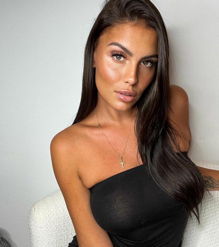 25P Natasha Nesci nude