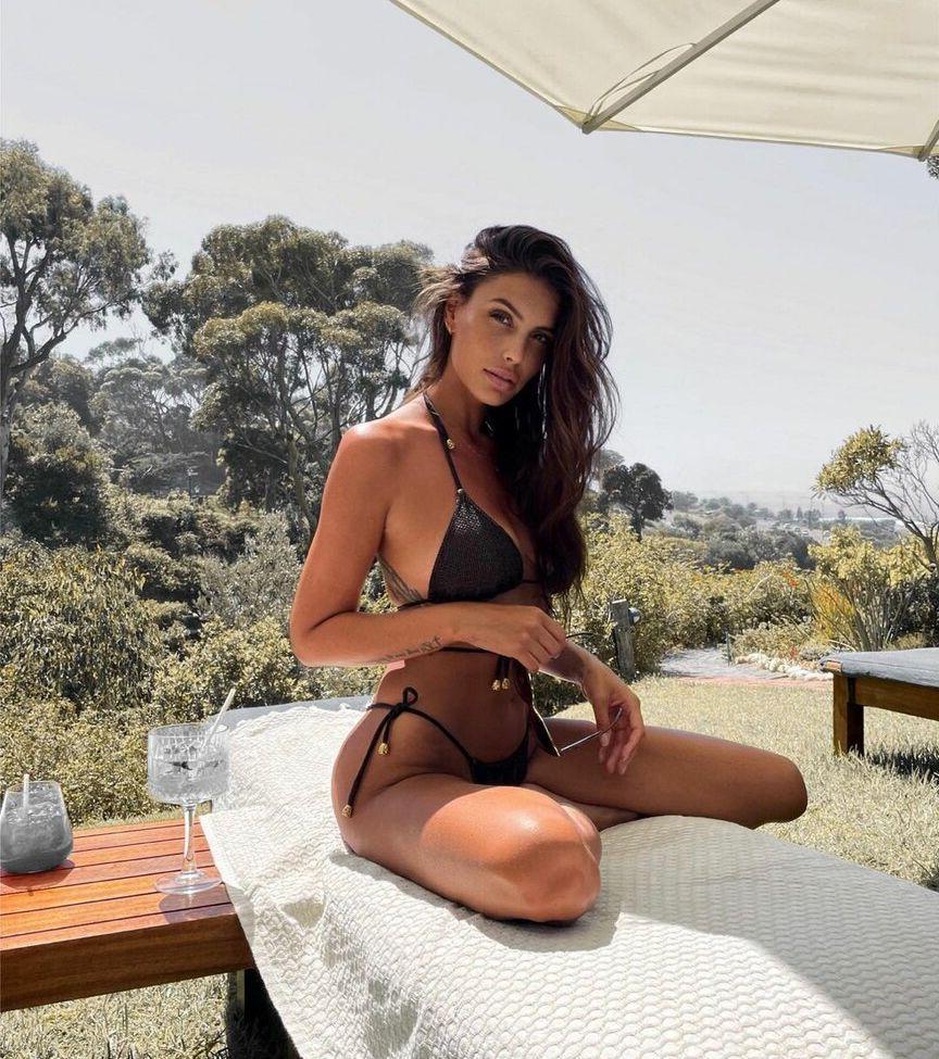 25P Natasha Nesci nude