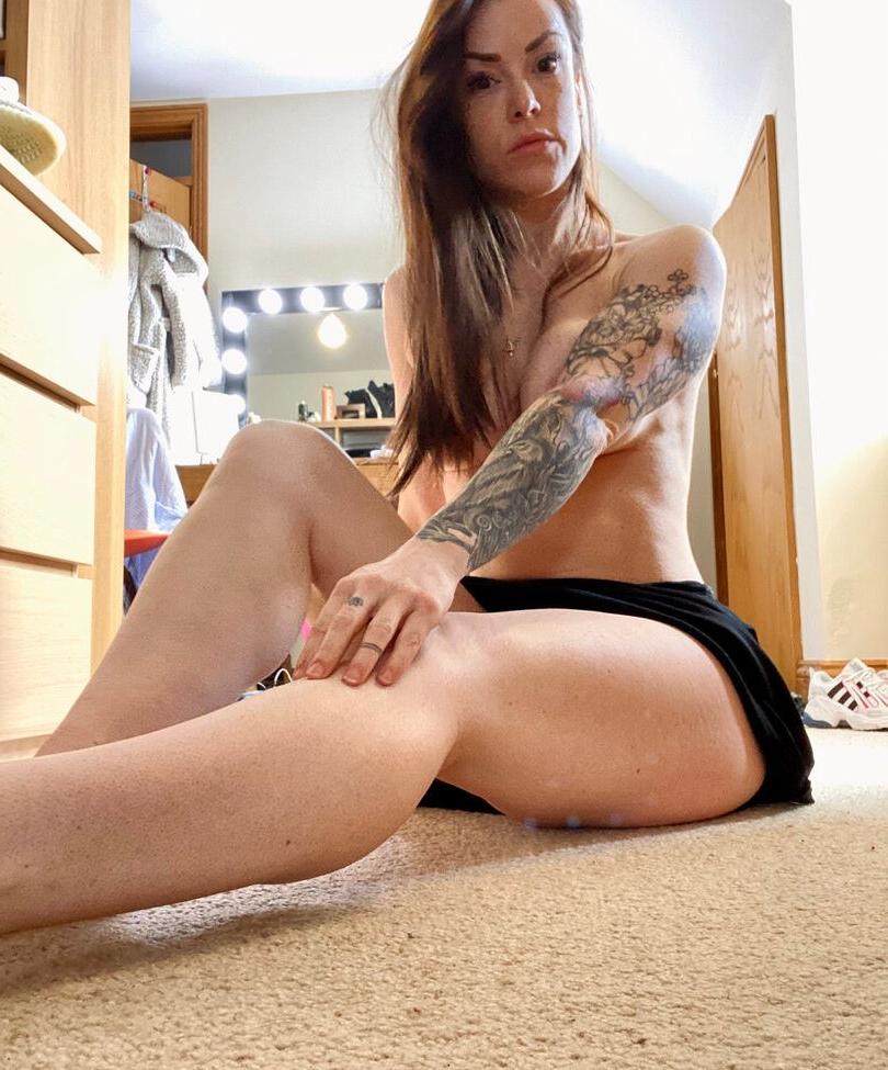 25P Laineybopster nude