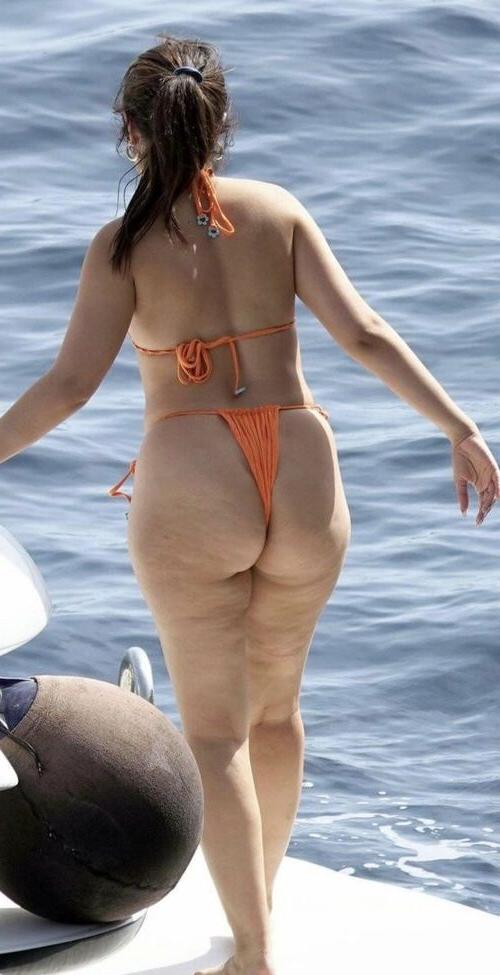 12P Camilla Cabelo nude