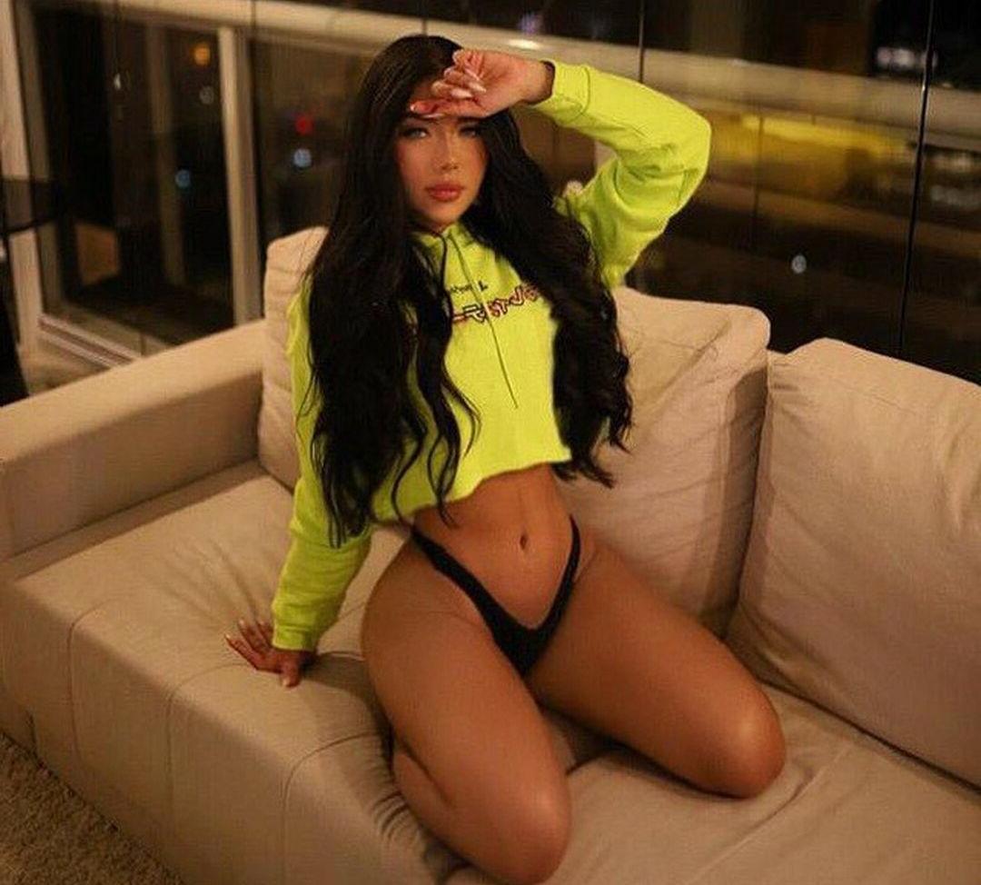 24P Ester Muniz nude