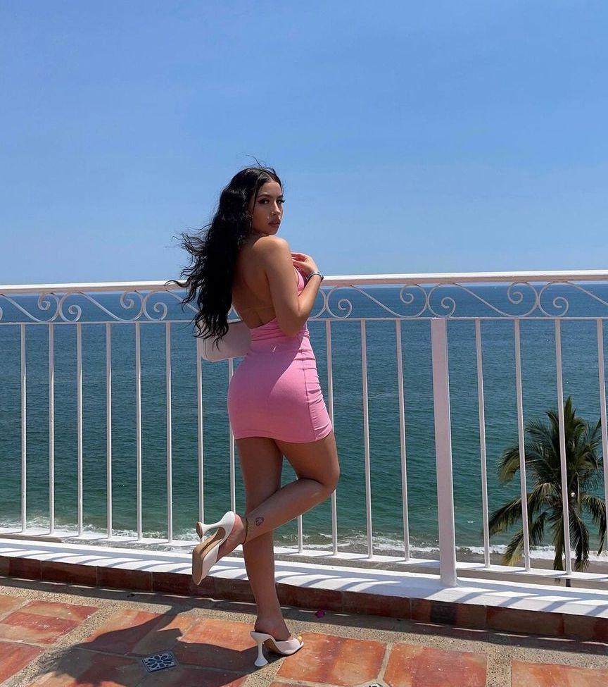 25P Melissa Estrella nude